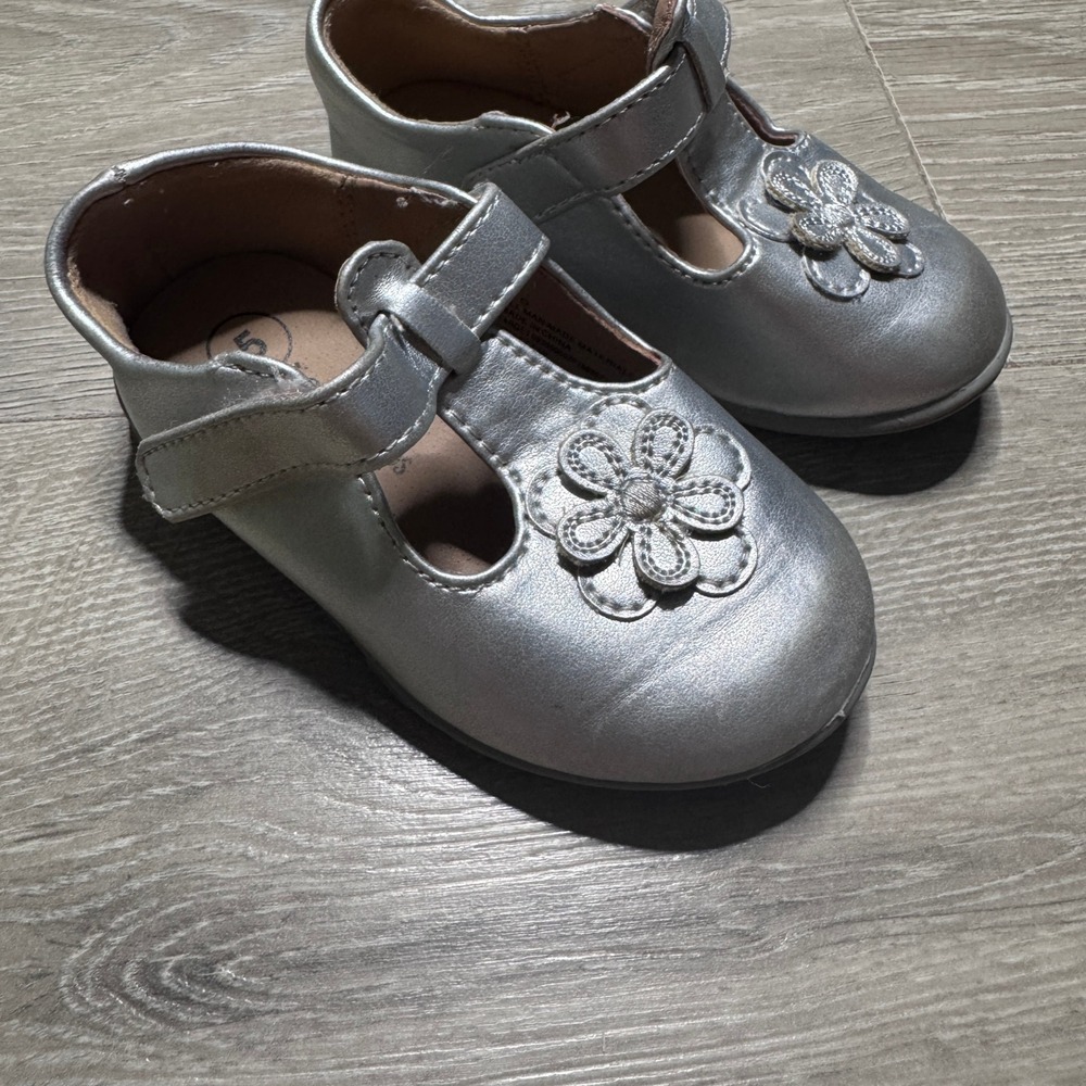 Genuine Kids OshKosh Silver Metallic Flower Mary Jane Flats Toddler Girls Size 5